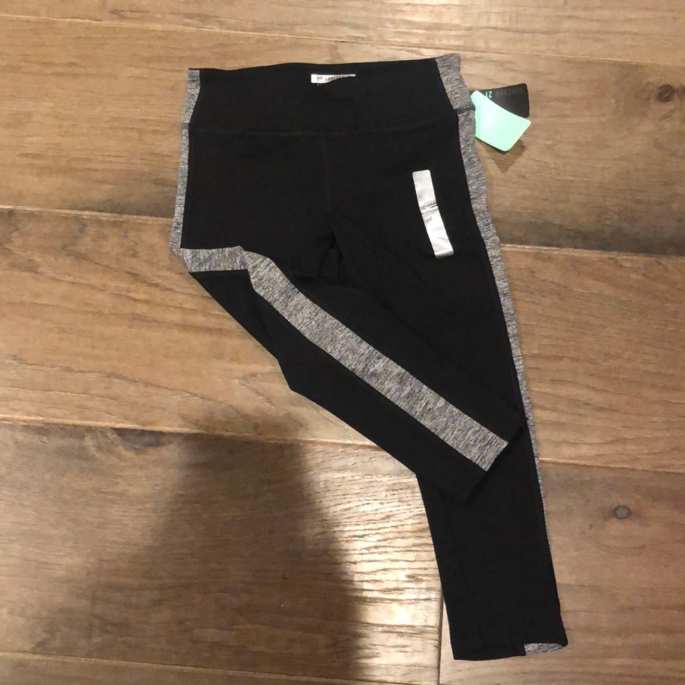 Forever21 cropped leggings - Picture 2 of 2